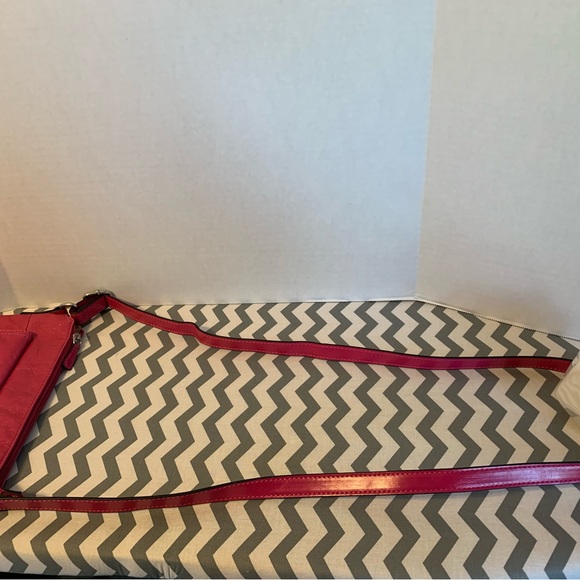 Giani Bernini Crossbody Bag 9 1/2” x 9 1/2” x 3” with Multiple Pockets - Picture 13 of 16